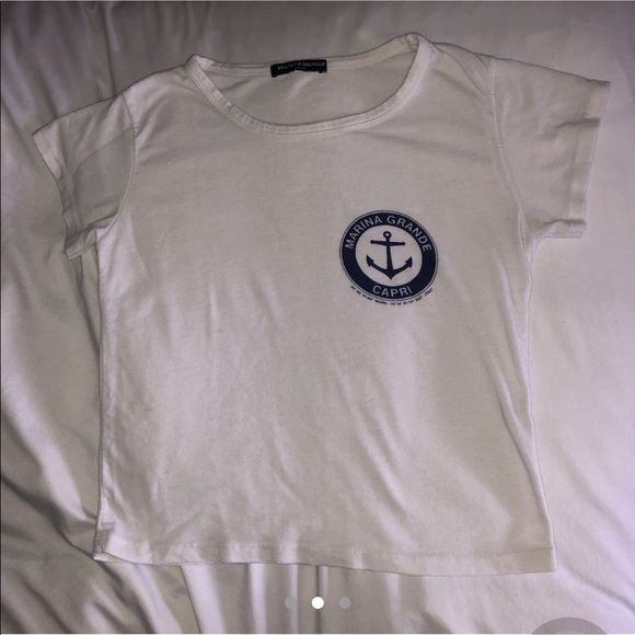 white brandy melville graphic top - Picture 2 of 3
